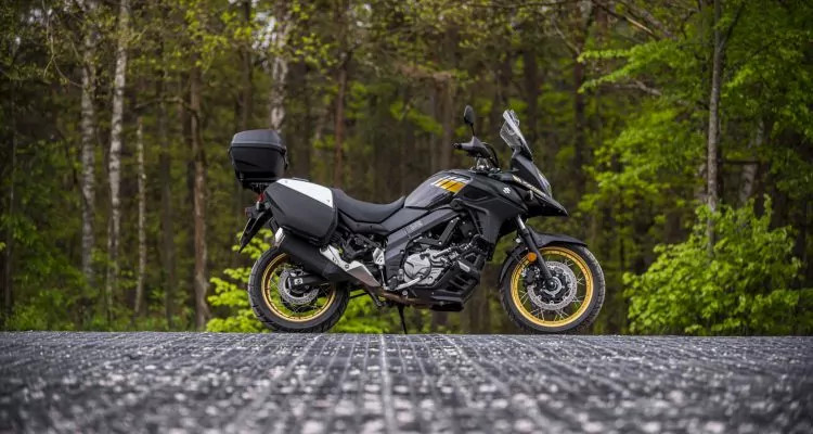 Suzuki-V-Strom-650-XT-na-2021_001-1-750x400